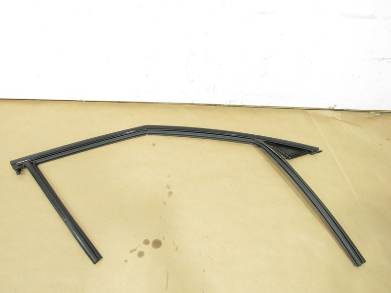23-25 Polestar 2 2024 Front Right Passenger Door Window Molding Trim Seal *:Y