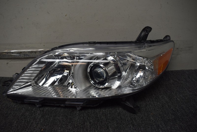 2012-2014 TOYOTA SIENNA LEFT SIDE HEADLIGHT FACTORY OEM