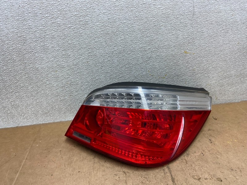 2008 2009 2010 BMW 5 525i 530i Right Passenger Rh Tail Side Light Oem X8984 DW