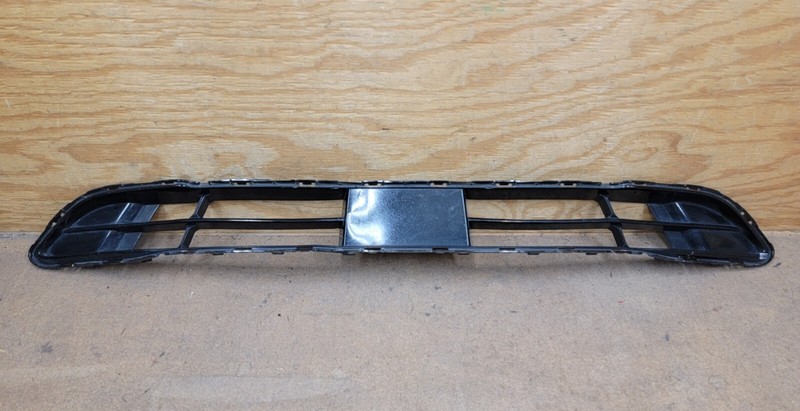 2017 2018 Hyundai Santa Fe SE Limited Front Bumper Lower Grille 86561B8AA0 OEM