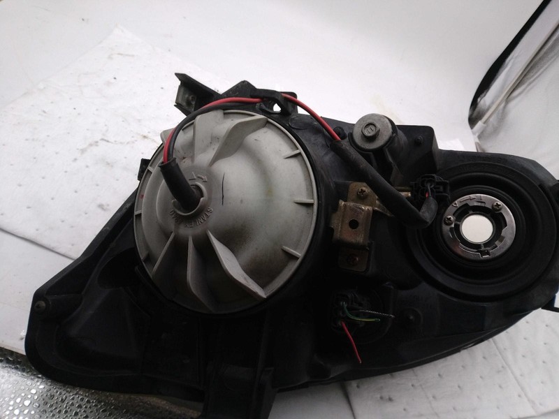 2005-2006 Nissan Altima Right Headlight Assembly Tan Used 620705