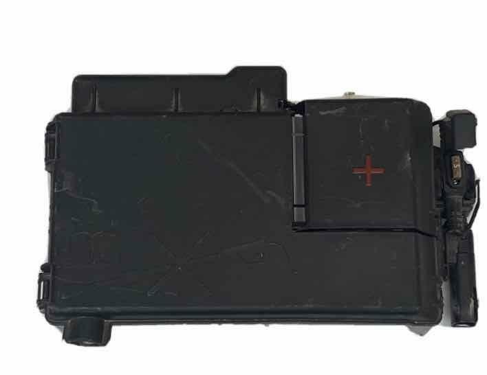 Chevy Equinox junction block 2018 2020 1.5L battery fuse relay box OEM 84237808