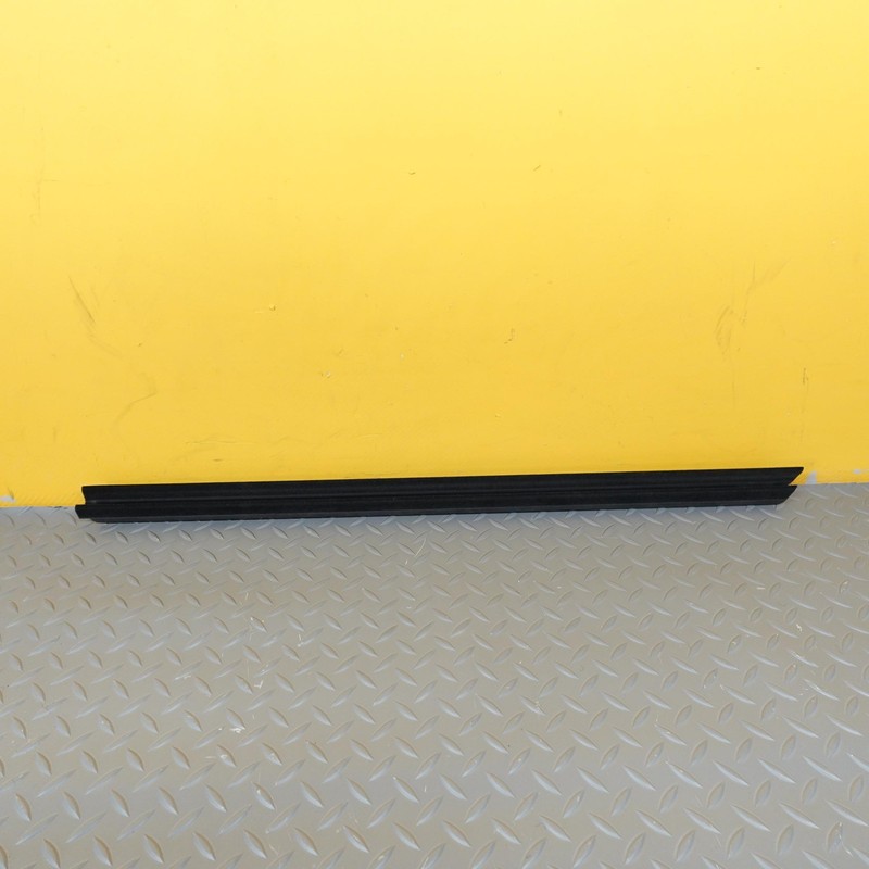 2024-2026 BMW X2 U10 LEFT SIDE FRONT DOOR WINDOW SEAL GUIDE OEM 5A2FC33