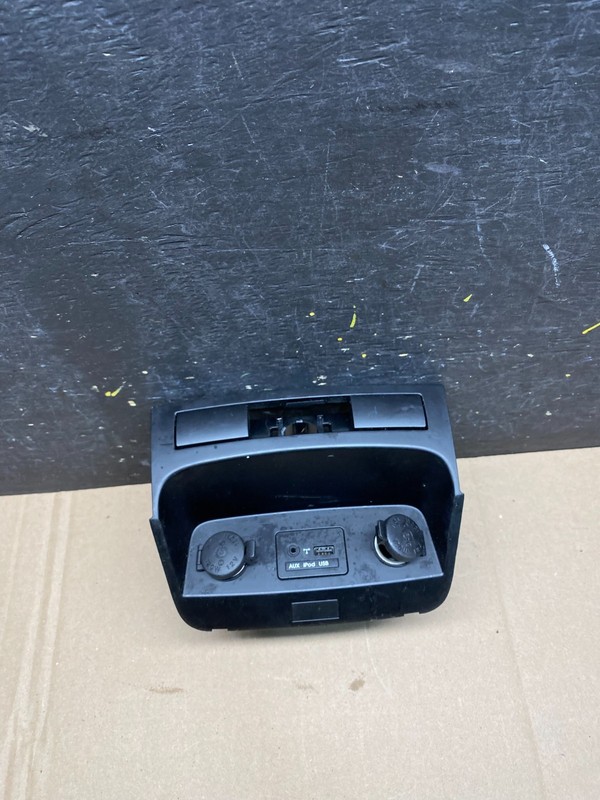 2011-2013 Kia Sorento Center Seat Heater Switches Aux USB Power Outlet R8730 DG