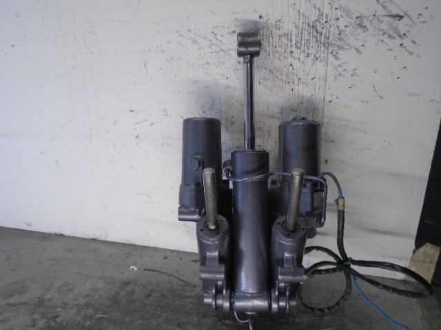 USED YAMAHA 225-250-300 HP OUTBOARD POWER TILT TRIM UNIT ASSY 61A-60V-69J-43800
