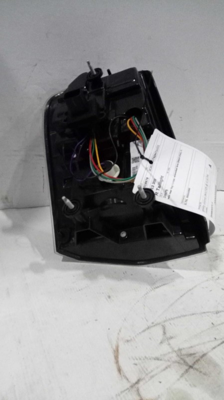2013 Chrysler 300 Right Tail Light Assembly White 629138 Used 144K Mi