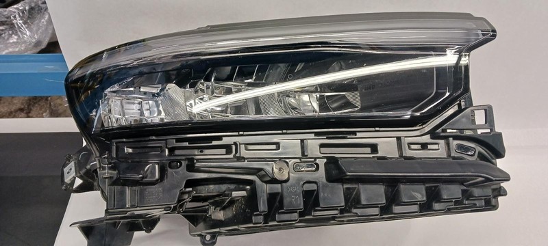 24 JEEP GRAND CHEROKEE Right passenger headlight bi-LED OEM Grade A!