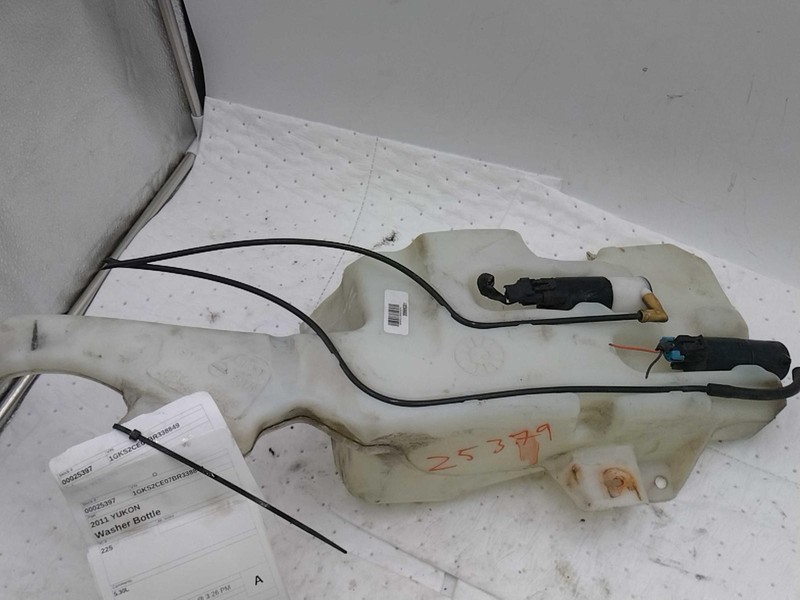 2011 GMC Yukon Washer Fluid Reservoir OEM Black 5.3L 136K Miles NJ25-25397