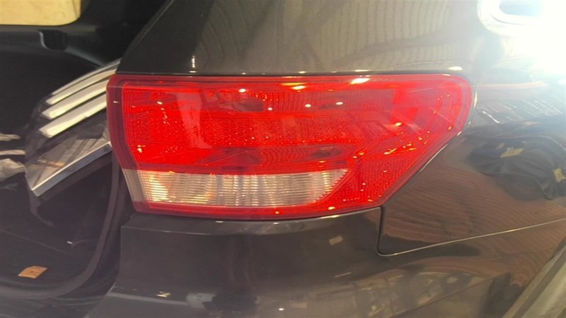 Passenger Tail Light Quarter Panel Mounted Fits 11-13 GRAND CHEROKEE 3512105