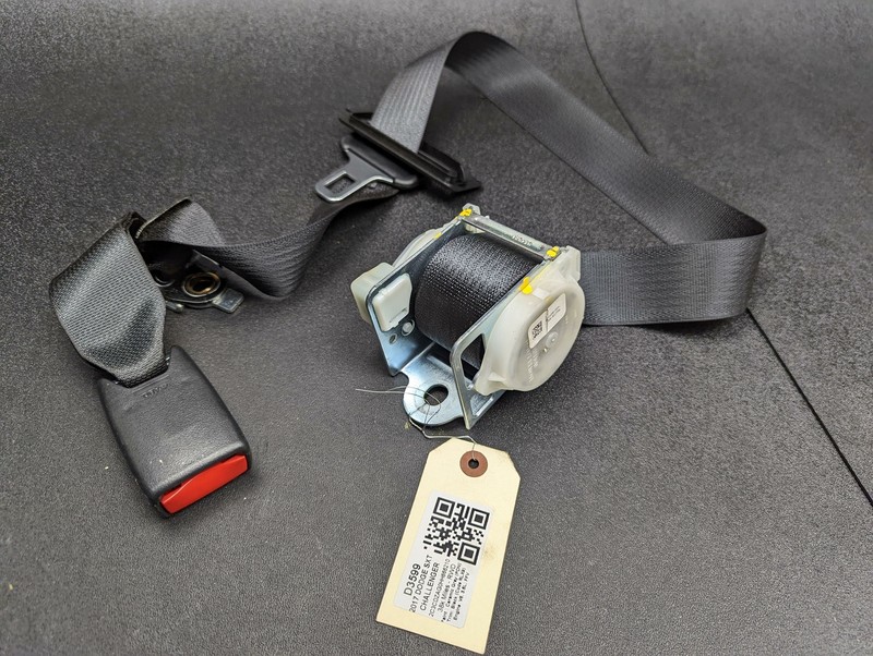 Rear Center Seat Belt Retractor 2017 Dodge Challenger 5UZ261X9AA 2015 2016