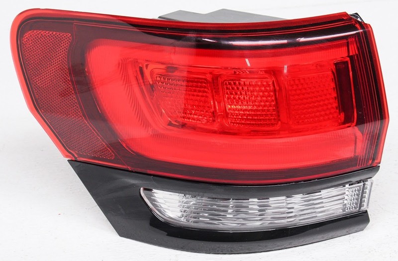 OEM Jeep Grand Cherokee SRT Left Driver Side LED Tail Lamp Lens Chip