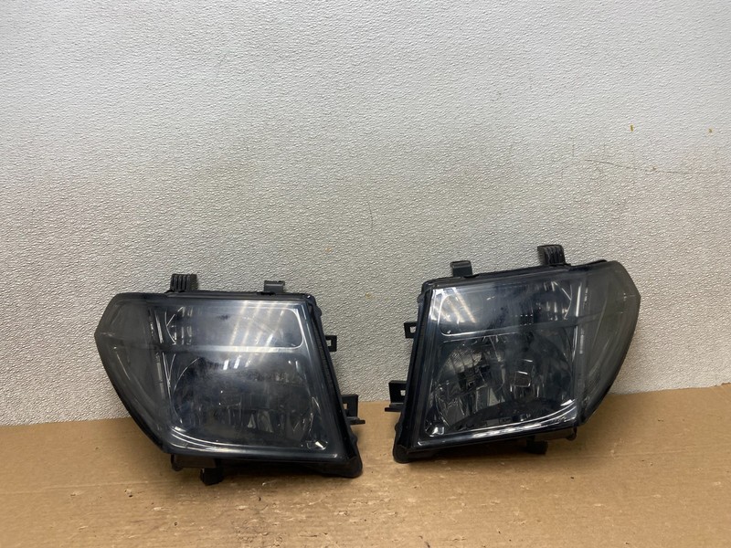 2005 2006 2007 Nissan Pathfinder Halogen Headlights Left+Right AB4809 DW