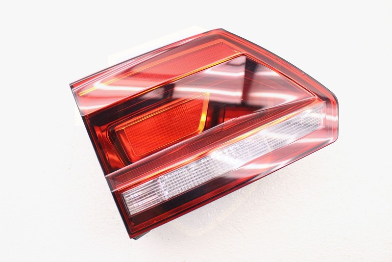 2018 2019 2020 VW ATLAS DRIVER INNER TAIL LIGHT LAMP INCANDESCENT LID MTD OEM