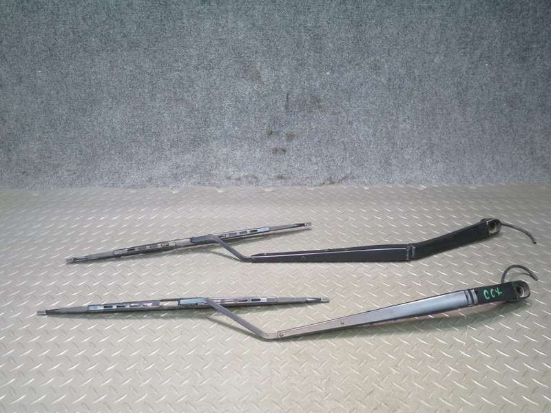 2004-2009 CADILLAC XLR FRONT LEFT & RIGHT WINDSHIELD WIPER ARM SET OF 2