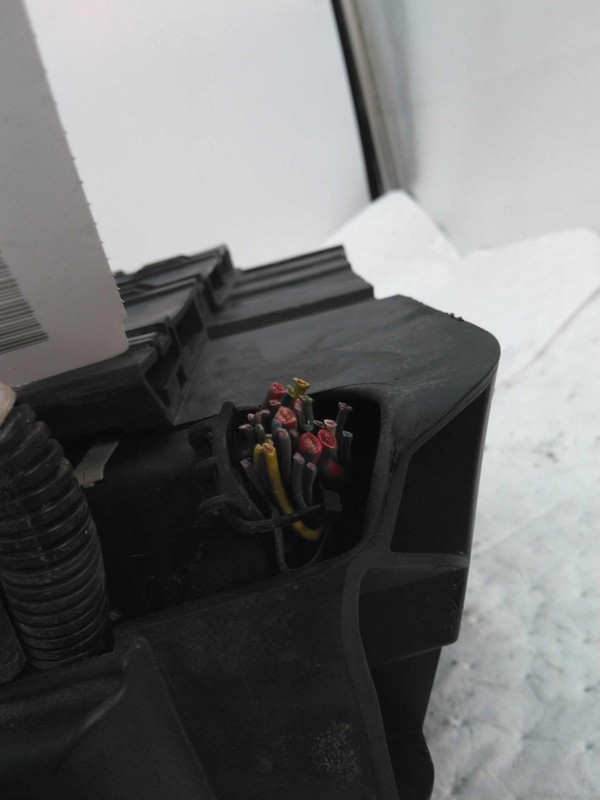 2014 Cadillac SRX Fuse Box OEM 22863132 Silver 113K Miles w/Fog Lamps