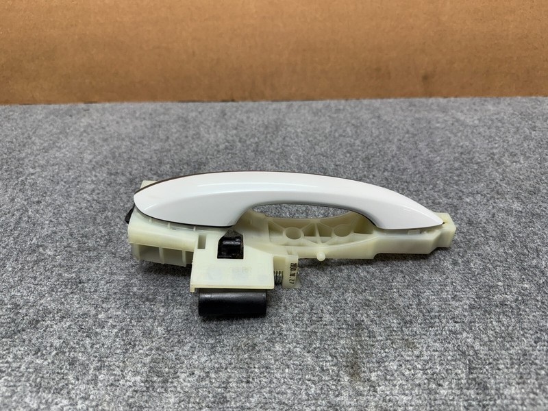 GENESIS G80 2021-2025 OEM REAR RIGHT PASSENGER EXTERIOR DOOR HANDLE ASSY (WHITE)