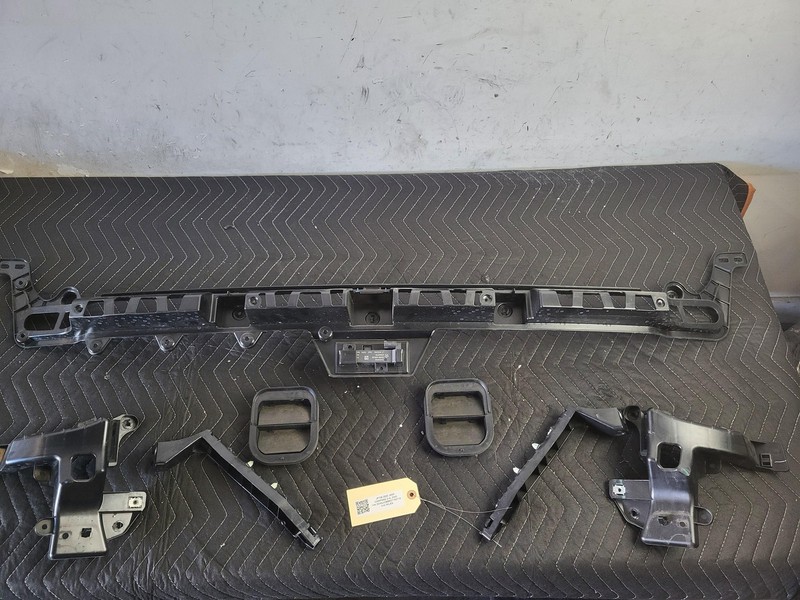 Used Oem Jeep Rear Bumper Brackets Quarter Pressure Vents for 2017-2024 Compass