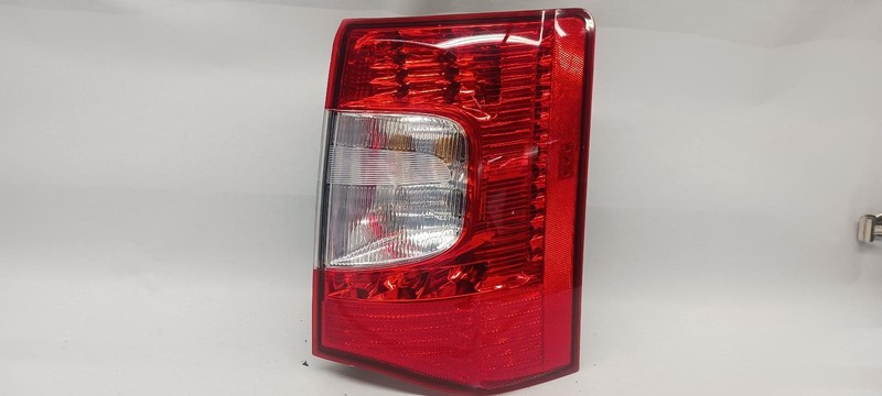 11-'16 CHRYSLER TOWN & COUNTRY Right Passenger Taillight OEM Grade B Condition!
