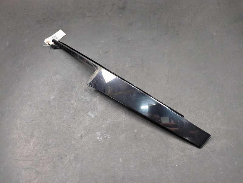 Rear Right Door Window Front Side Molding 2019 Infiniti Q50 822D2-4GA0A 14 - 22