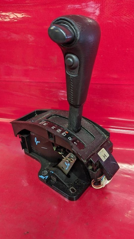 2000 Nissan Pathfinder Automatic Gear Selector Shifter Leaver w/ Knob + Trim