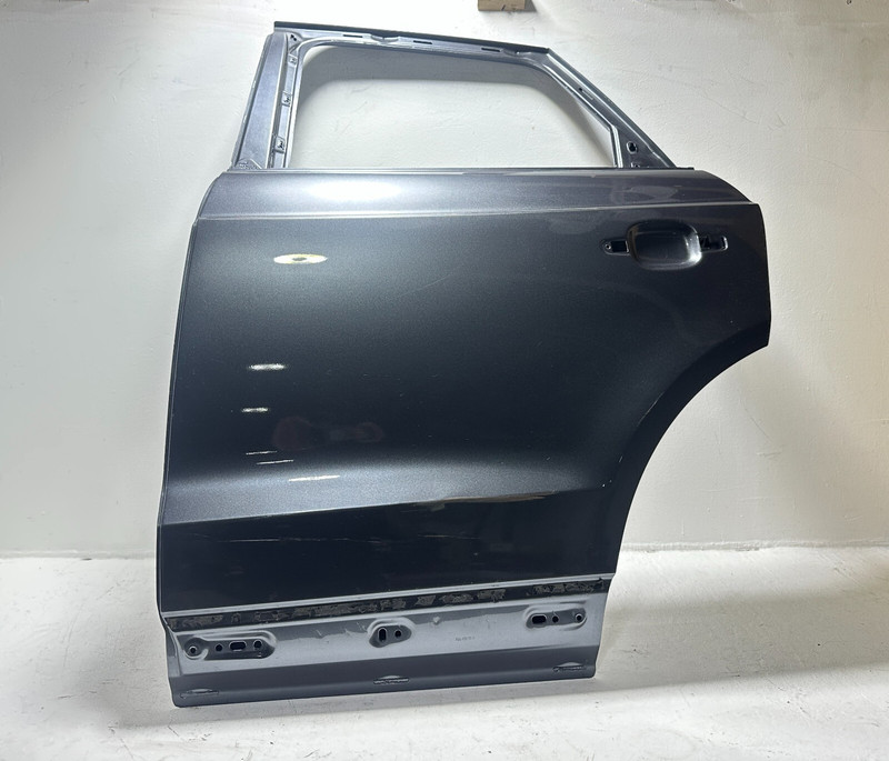 2015-2018 AUDI Q3REAR LEFT DRIVER DOOR SHELL SKIN FRAME PANEL OEM GRAY LZ7S