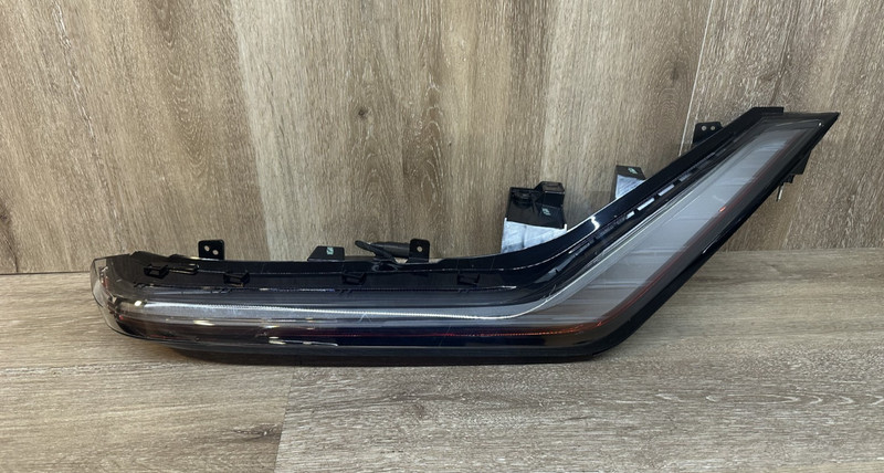 2023-24 CADILLAC LYRIQRH TAIL LIGHT ASSY OEM PART# 86803232