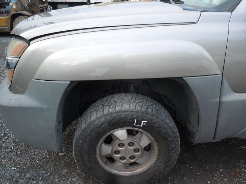 2002-2006 Chevrolet Avalanche 1500 Fender Driver Left LH U382E