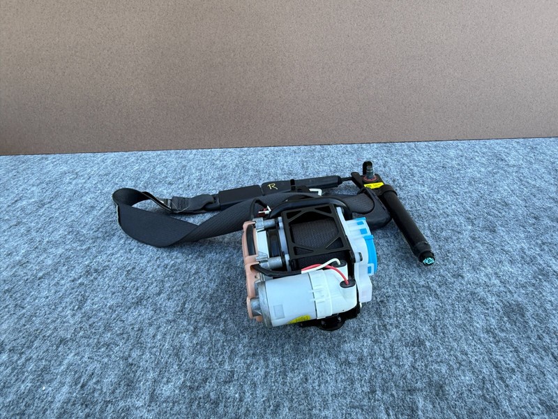 GENESIS G80 17-20 OEM FRONT RIGHT PASSENGER SEAT BELT WITH MOTOR ASSEMBLY(BLACK)