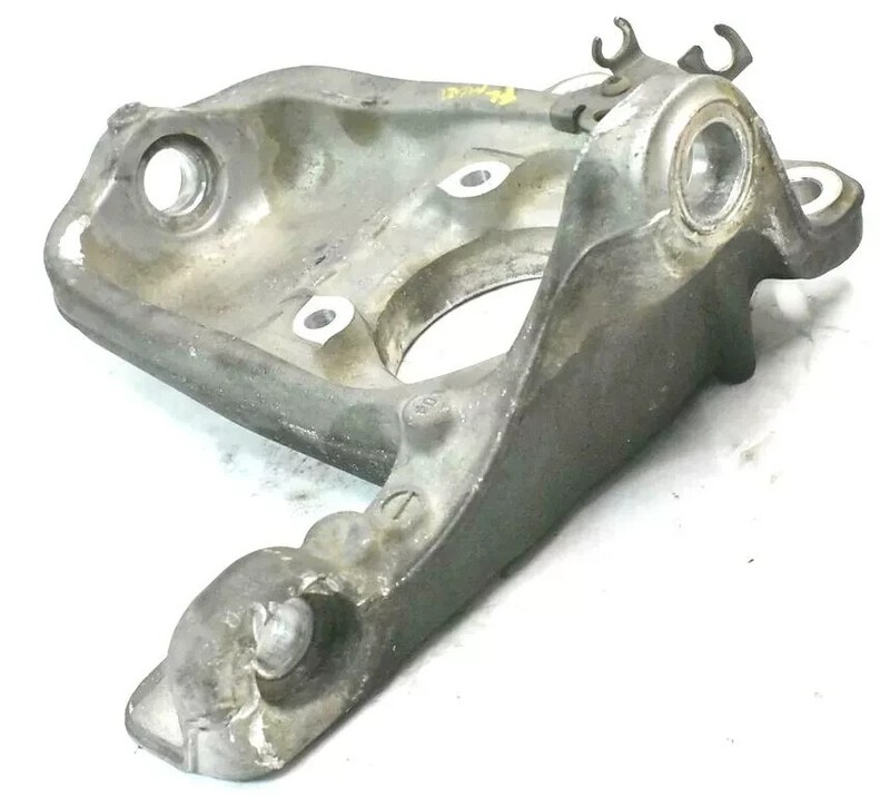 03-10 Maserati Quattroporte GranTurismo M139 Front Left Side Knuckle Hub OEM