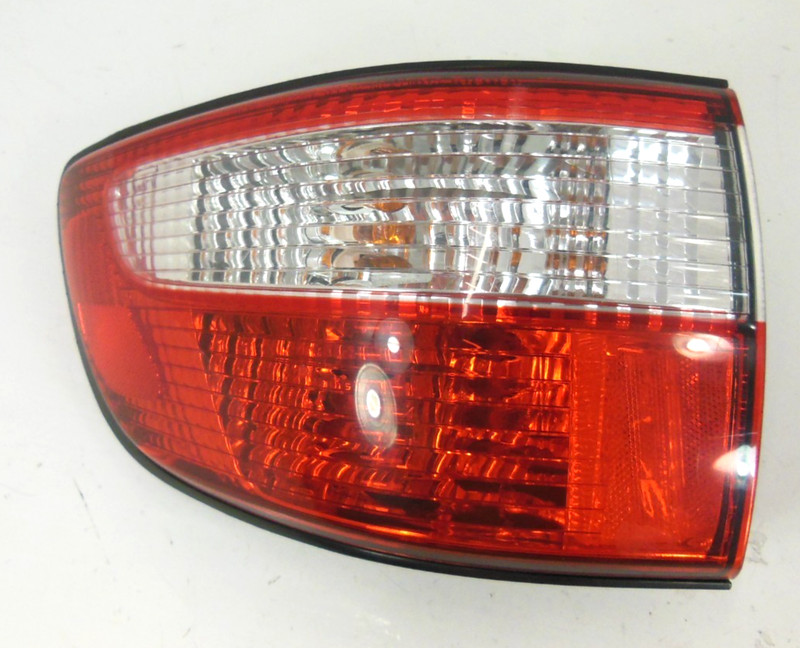 2001-2003 Toyota Sienna Quarter Panel Mounted Tail Light Passenger Right RH OEM