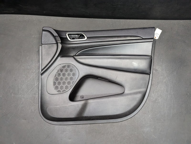 Front Right Door Trim Panel 2019 Jeep Grand Cherokee 5LL666X9AG 2020 2021