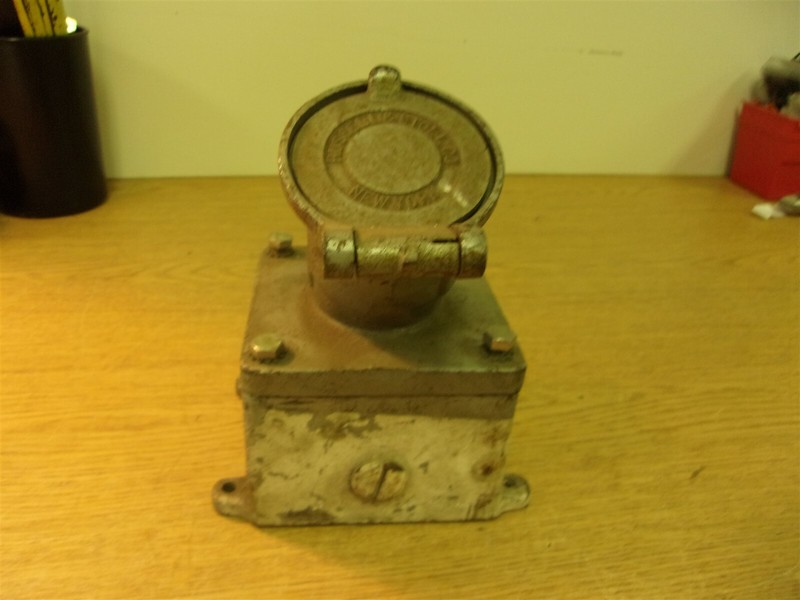 Russell Stoll 4233 Receptacle 440-AC 250-DC *FREE SHIPPING*