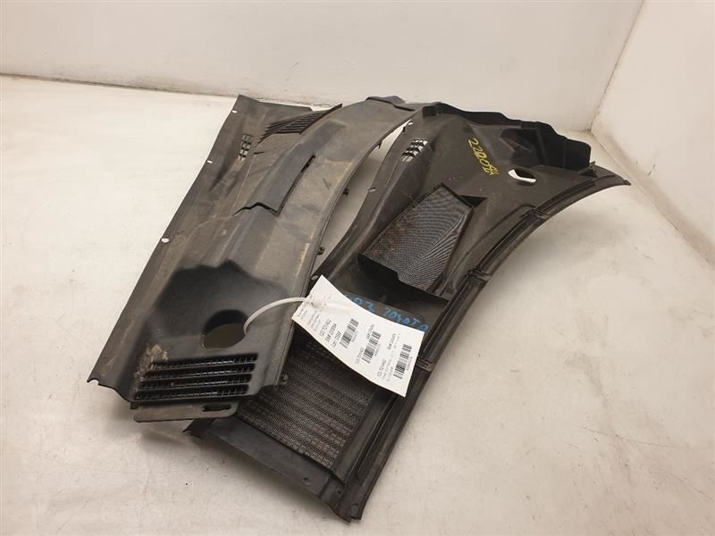 01 02 03 Toyota Prius Cowl Vent Panel