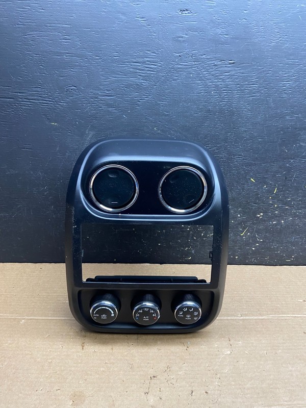 2011 to 2017 Jeep Compass Dash Climate Temperature Control Radio Bezel w6551 DG