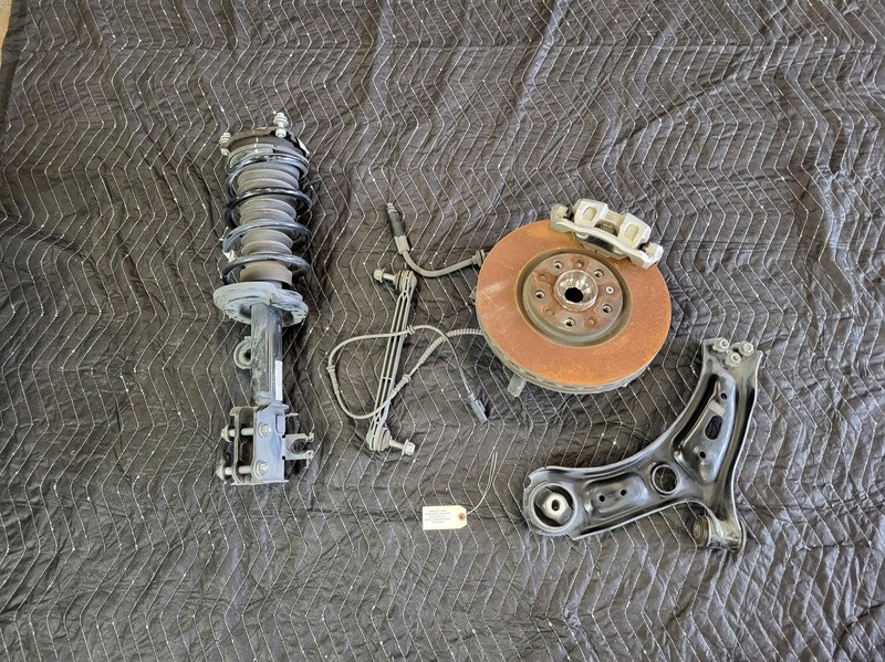 2019-2022 Jeep Renegade Right Passenger Front Suspension Knee FWD OEM 521493270