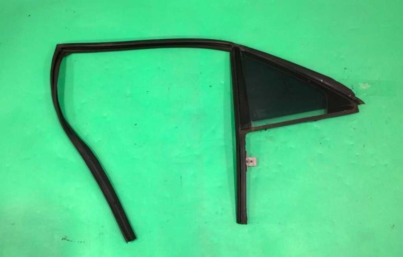13 ATS DRIVER LEFT REAR VENT GLASS OEM 3666-51