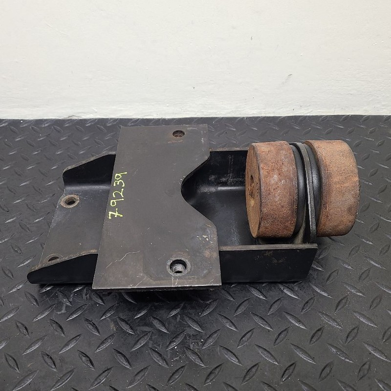 03-05 Dodge Ram 2500 3500 5.9L 4x2 Diesel Trans Mount Bracket OEM 52121157AA