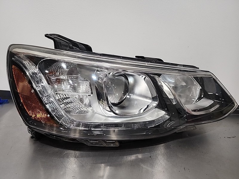 42703394 | 2017 - 20 CHEVROLET SONIC Right Passenger Headlight OEM Halogen RH