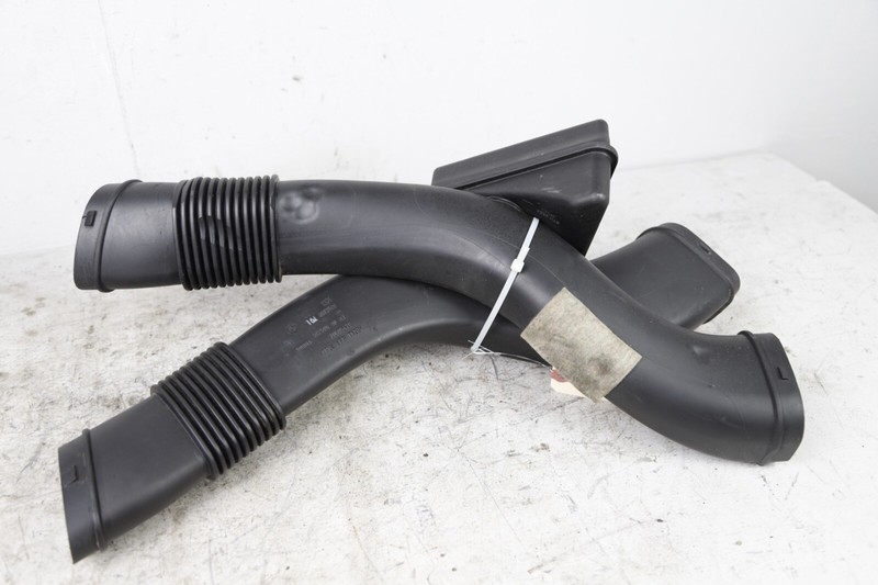 16-19 BMW 750 G11 G12 4.4L AIR CLEANER INTAKE RIGHT RESONATOR HOSE TUBE OEM