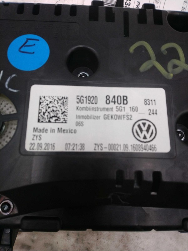 2017 Volkswagen Golf Speedometer Gauge Red OEM 72000 Miles NJ25-22919-577729