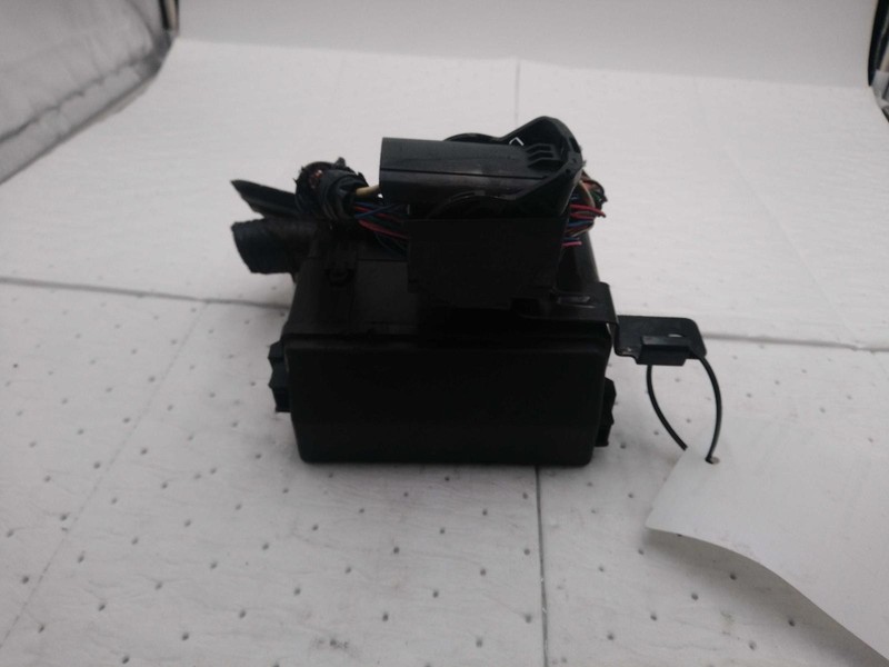 2020 Nissan Kicks OEM Fuse Box Red 1.6L 243825R00A 54000 Miles