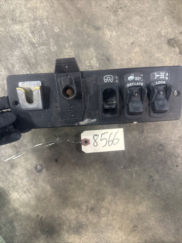 Kenworth Switch Panel - P/N: S64-1005-3 S95-1000