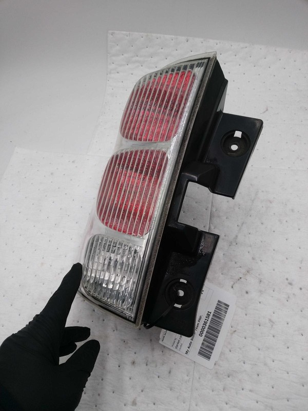 2005-2009 Chevrolet Equinox Left Tail Light Assembly White SCUFFS 180250