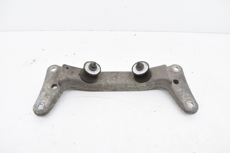 2007 BMW E90 328i RWD A/T Transmission Gearbox Support Mount Bracket OEM KW77