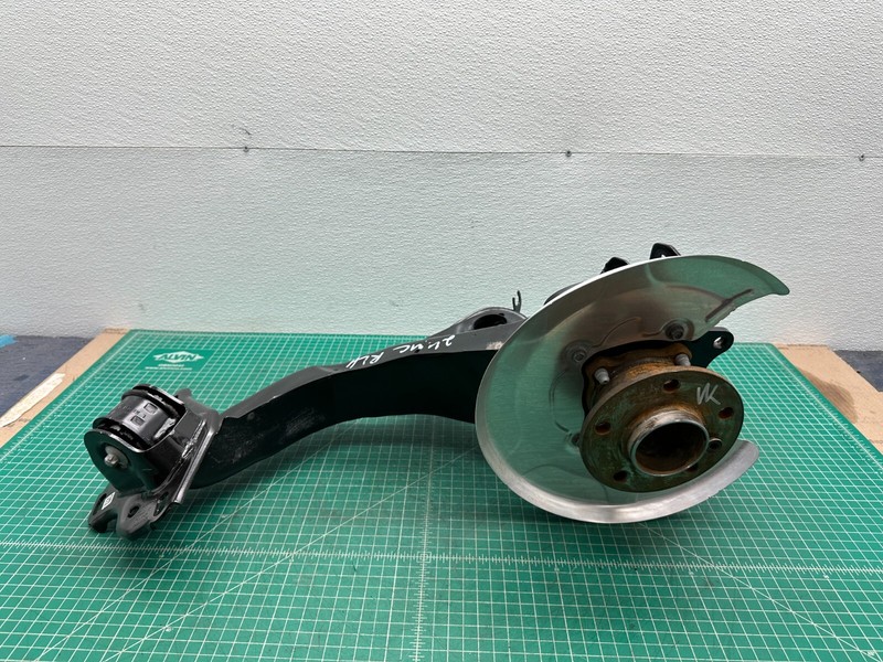 20-24 Mini Countryman F60 REAR LEFT SPINDLE KNUCKLE W/ HUB OEM