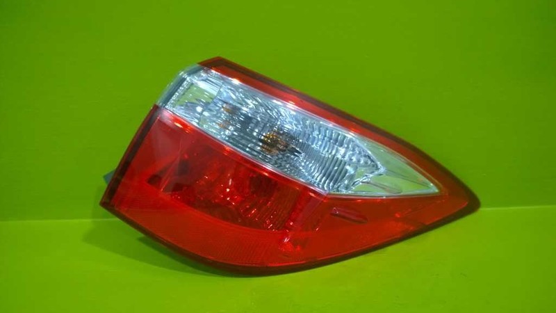 14 15 16 COROLLA PASSENGER RIGHT QUARTER MOUNT TAILLIGHT LAMP OEM 3265-46