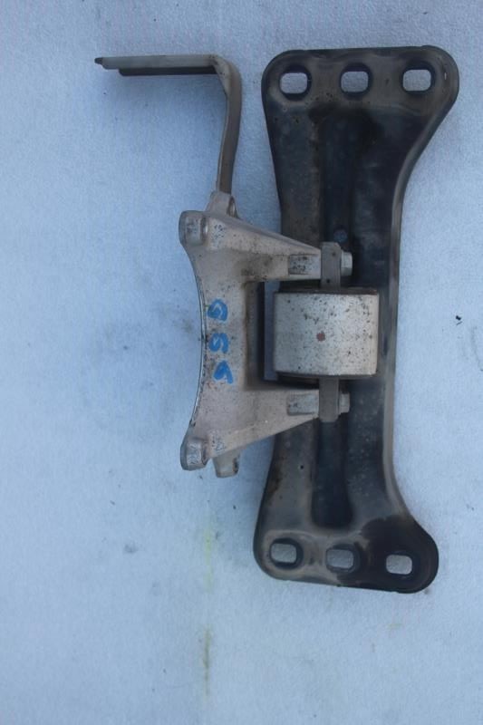 2012 2013 2014 2015 MERCEDES C250 C204 TRANSMISSION MOUNT SUPPORT BRACKET COUPE