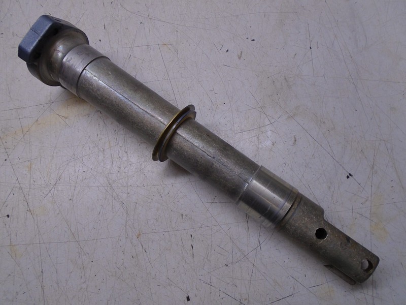 CC2a Evinrude Johnson Outboard 18 20 25 Hp Pilot Steering Bracket Shaft 317663