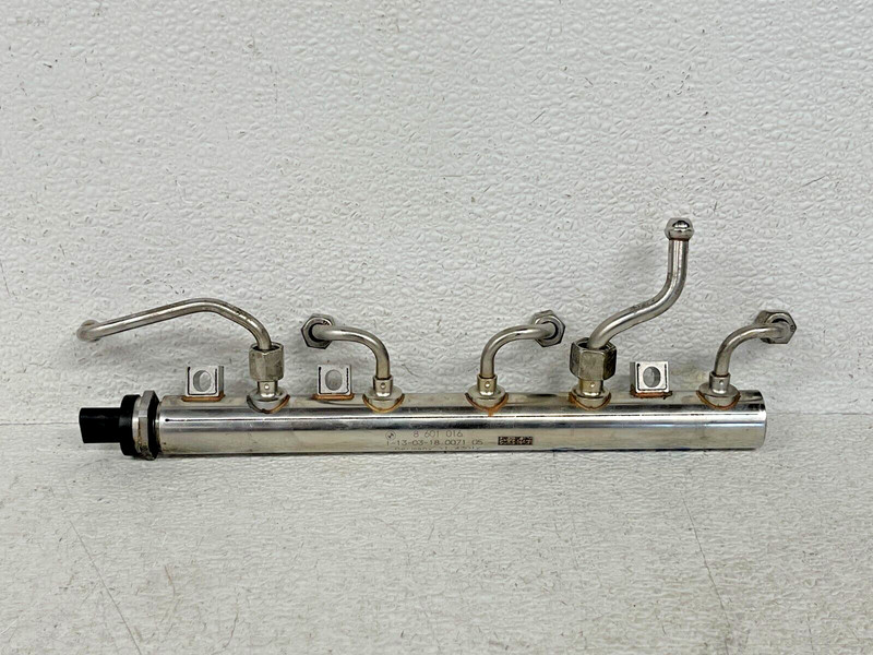 ⭐2018-2023 BMW 5-SERIES XDRIVE G30 4.4L FUEL RAIL INJECTION PIPE OEM LOT2533