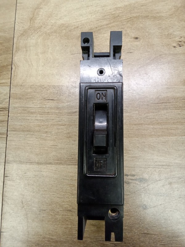 Westinghouse 657D117G02 Circuit Breaker 20Amp 1pole (Missing Screws)